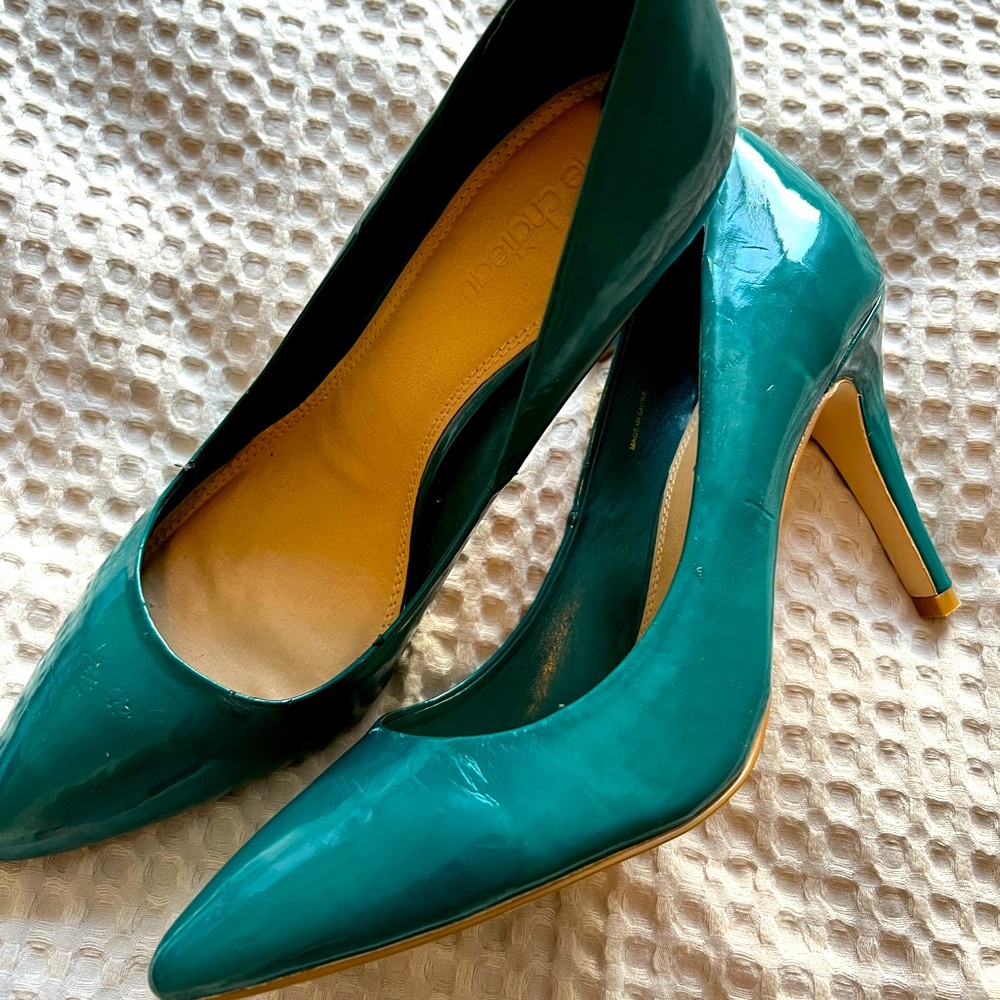 Teal patent pumps
